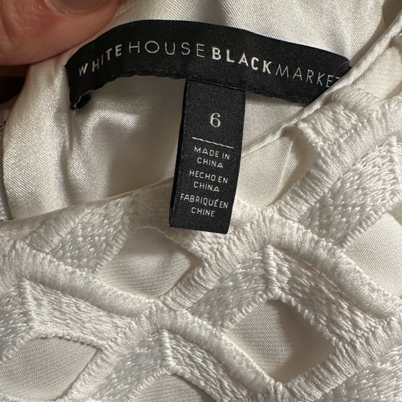 Elegant White Sleeveless Top - Picture 5 of 6